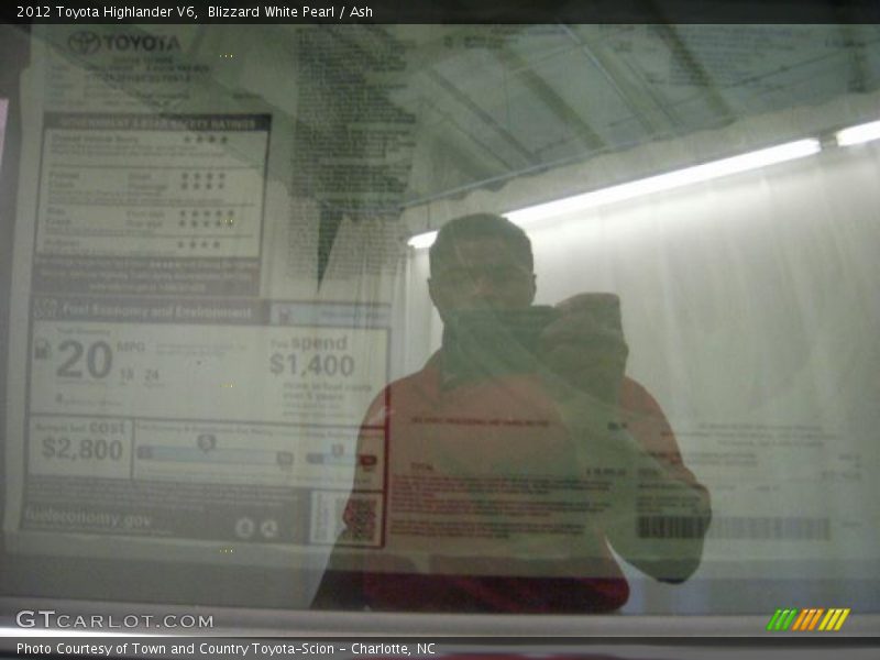 Blizzard White Pearl / Ash 2012 Toyota Highlander V6