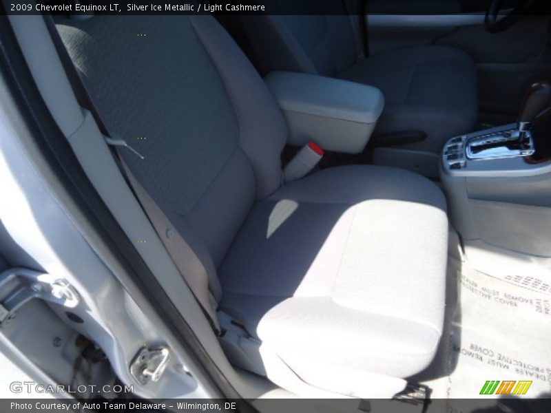 Silver Ice Metallic / Light Cashmere 2009 Chevrolet Equinox LT