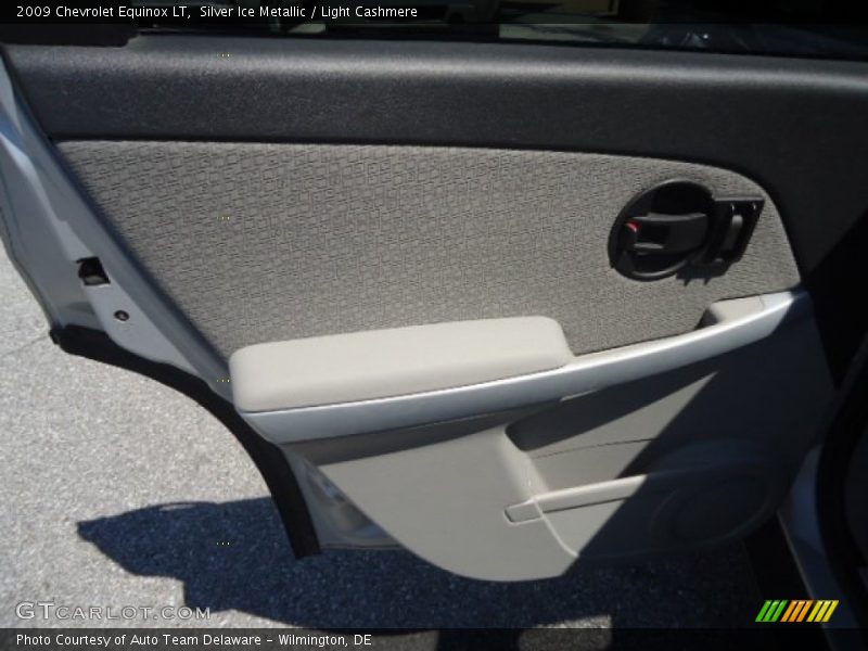 Silver Ice Metallic / Light Cashmere 2009 Chevrolet Equinox LT