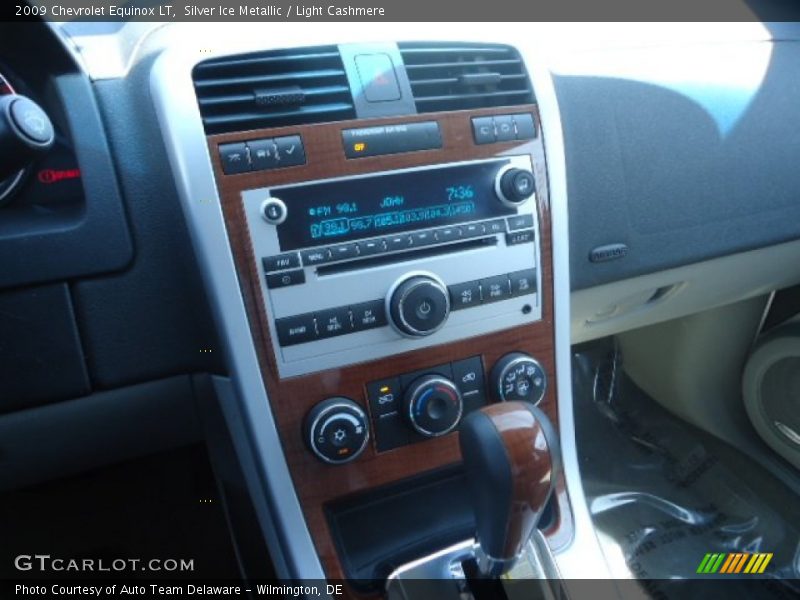 Silver Ice Metallic / Light Cashmere 2009 Chevrolet Equinox LT