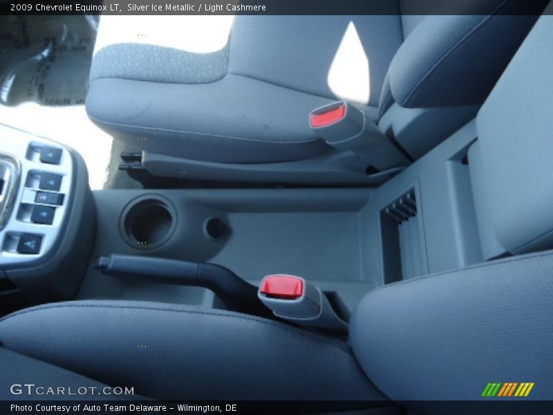 Silver Ice Metallic / Light Cashmere 2009 Chevrolet Equinox LT