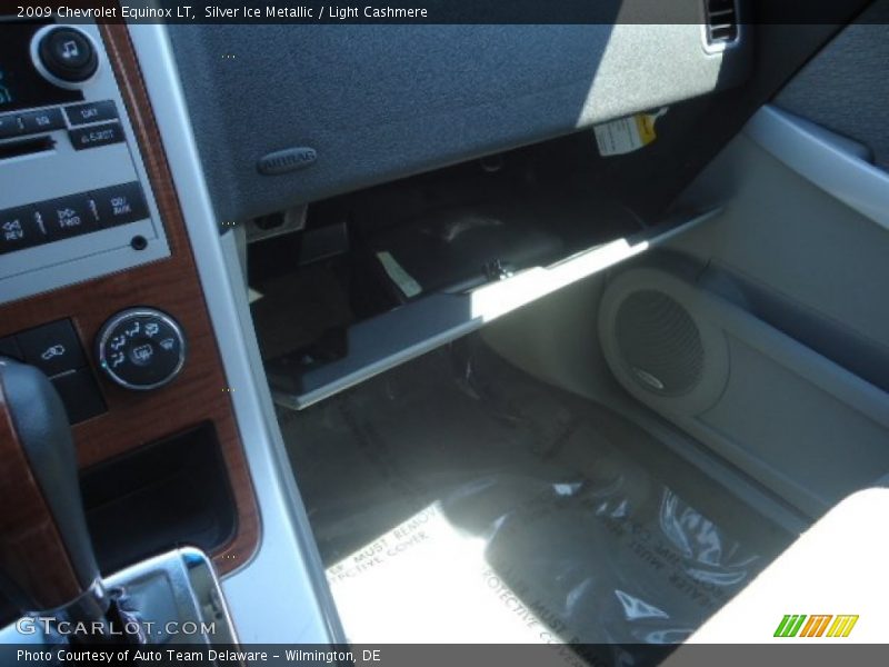 Silver Ice Metallic / Light Cashmere 2009 Chevrolet Equinox LT