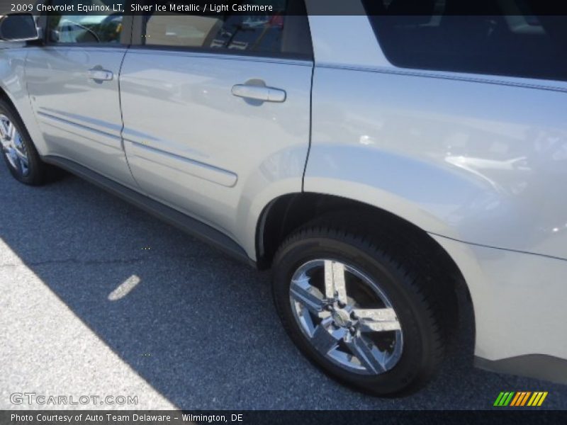 Silver Ice Metallic / Light Cashmere 2009 Chevrolet Equinox LT