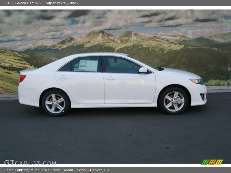 Super White / Black 2012 Toyota Camry SE