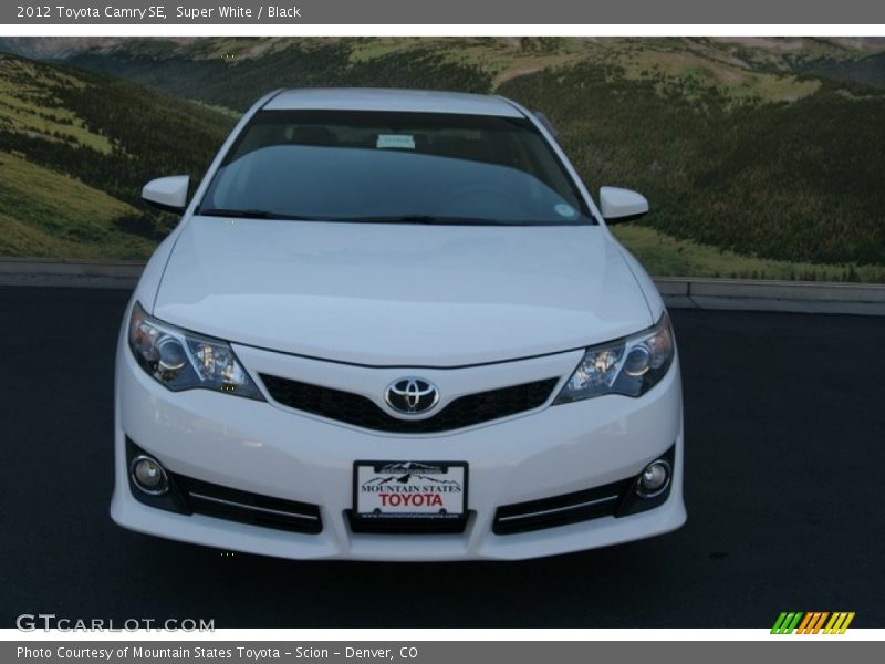 Super White / Black 2012 Toyota Camry SE
