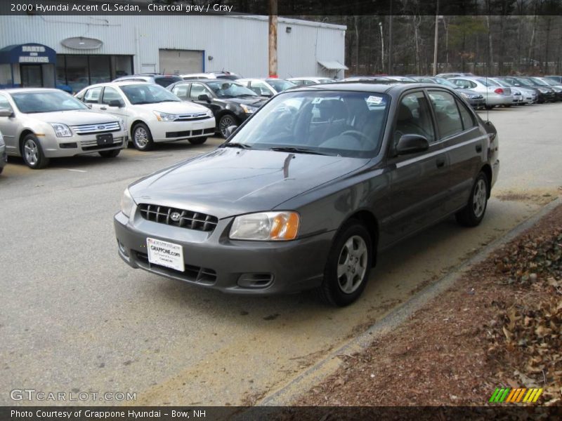 Charcoal gray / Gray 2000 Hyundai Accent GL Sedan