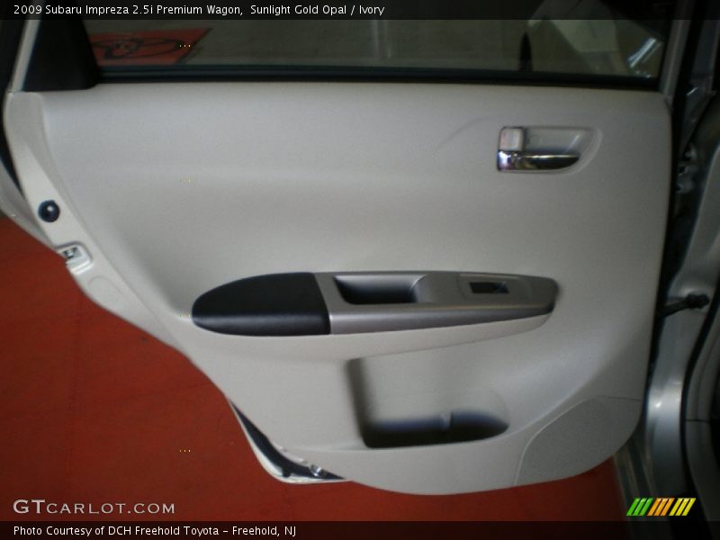 Sunlight Gold Opal / Ivory 2009 Subaru Impreza 2.5i Premium Wagon