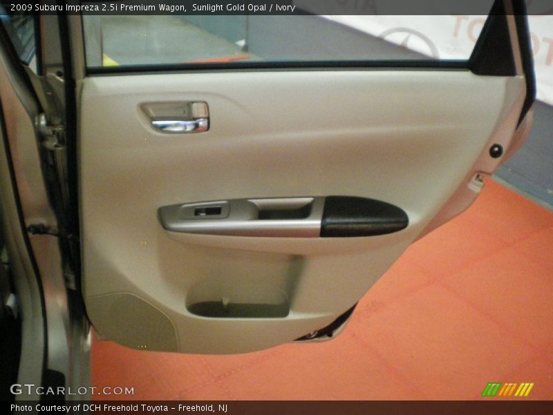 Sunlight Gold Opal / Ivory 2009 Subaru Impreza 2.5i Premium Wagon