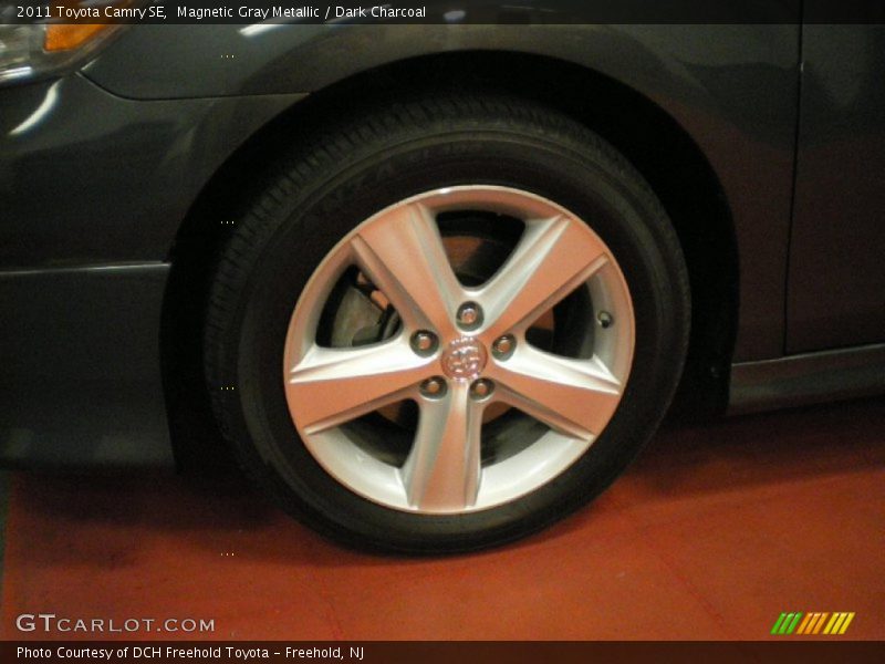 Magnetic Gray Metallic / Dark Charcoal 2011 Toyota Camry SE