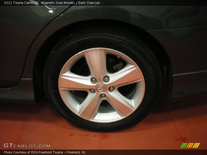 Magnetic Gray Metallic / Dark Charcoal 2011 Toyota Camry SE