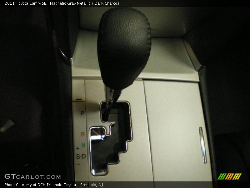 Magnetic Gray Metallic / Dark Charcoal 2011 Toyota Camry SE