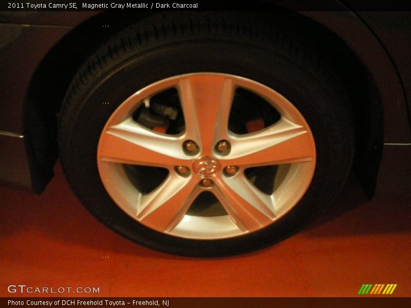 Magnetic Gray Metallic / Dark Charcoal 2011 Toyota Camry SE