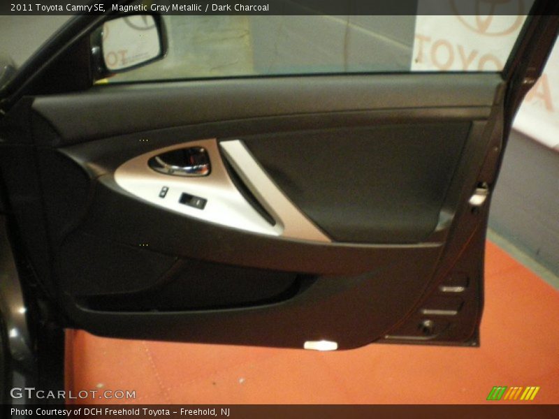 Magnetic Gray Metallic / Dark Charcoal 2011 Toyota Camry SE