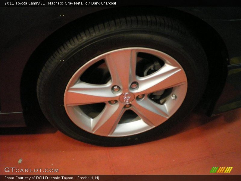 Magnetic Gray Metallic / Dark Charcoal 2011 Toyota Camry SE