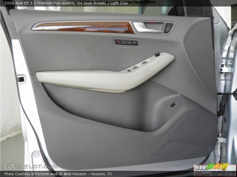 Ice Silver Metallic / Light Gray 2009 Audi Q5 3.2 Premium Plus quattro