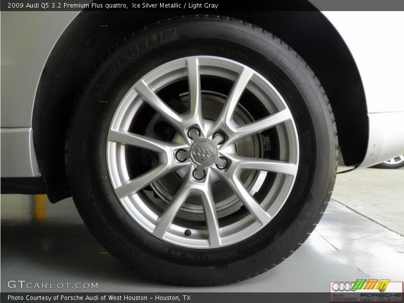Ice Silver Metallic / Light Gray 2009 Audi Q5 3.2 Premium Plus quattro