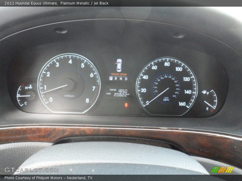 Platinum Metallic / Jet Black 2011 Hyundai Equus Ultimate
