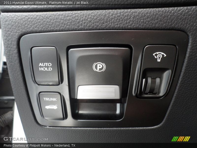 Platinum Metallic / Jet Black 2011 Hyundai Equus Ultimate