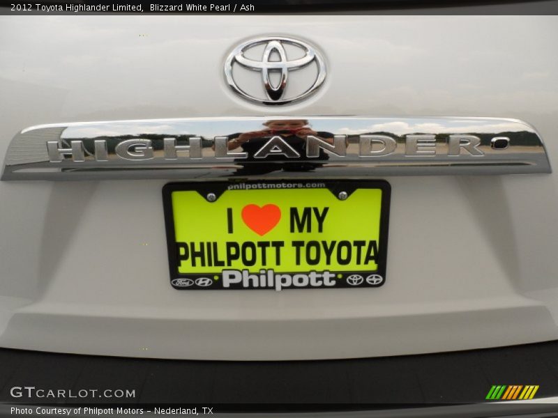 Blizzard White Pearl / Ash 2012 Toyota Highlander Limited