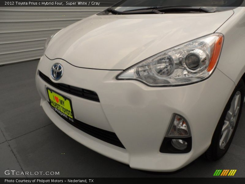 Super White / Gray 2012 Toyota Prius c Hybrid Four