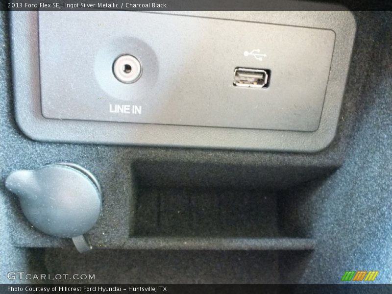 Ingot Silver Metallic / Charcoal Black 2013 Ford Flex SE