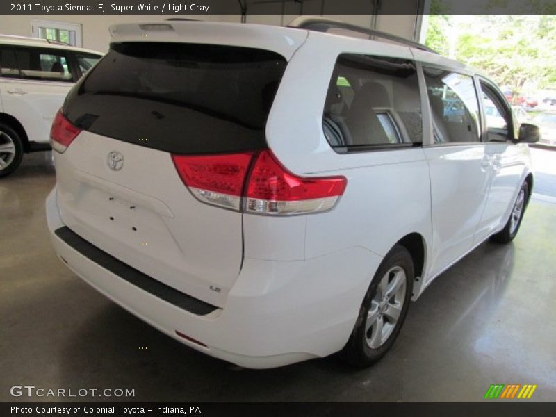 Super White / Light Gray 2011 Toyota Sienna LE