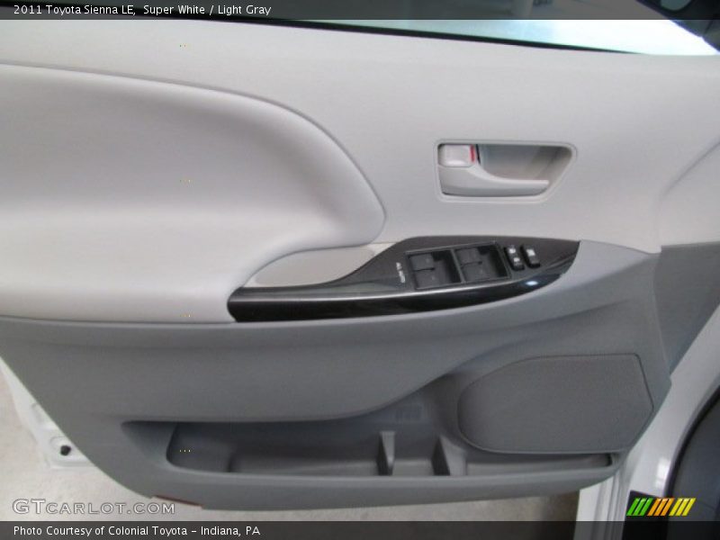 Super White / Light Gray 2011 Toyota Sienna LE