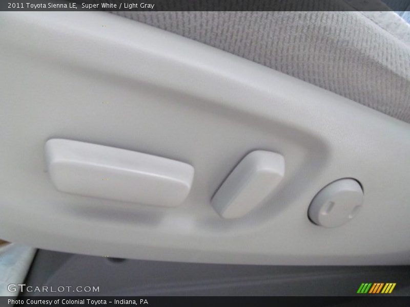 Super White / Light Gray 2011 Toyota Sienna LE