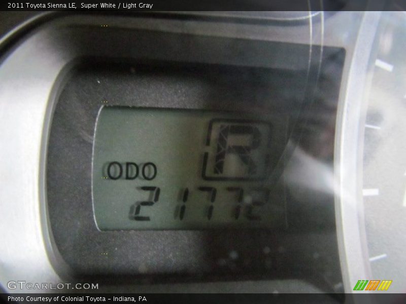Super White / Light Gray 2011 Toyota Sienna LE