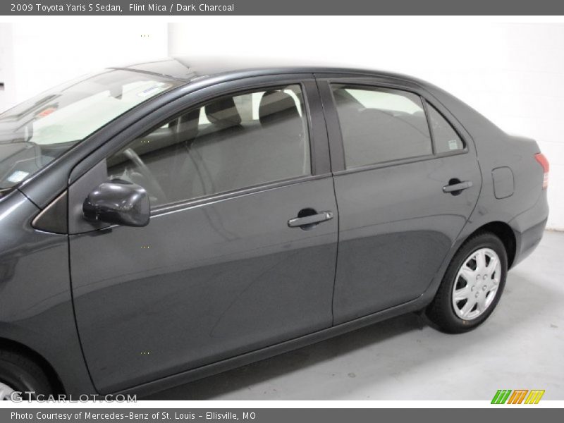 Flint Mica / Dark Charcoal 2009 Toyota Yaris S Sedan