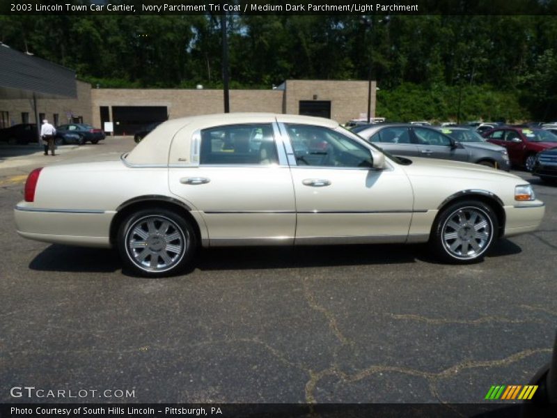 Ivory Parchment Tri Coat / Medium Dark Parchment/Light Parchment 2003 Lincoln Town Car Cartier