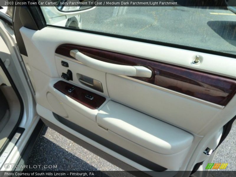 Ivory Parchment Tri Coat / Medium Dark Parchment/Light Parchment 2003 Lincoln Town Car Cartier