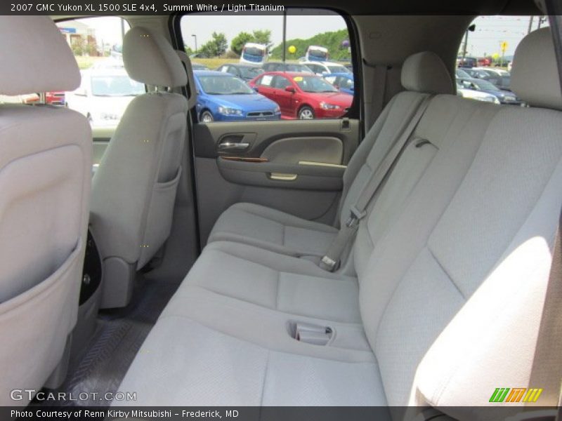 Summit White / Light Titanium 2007 GMC Yukon XL 1500 SLE 4x4