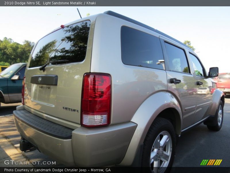 Light Sandstone Metallic / Khaki 2010 Dodge Nitro SE