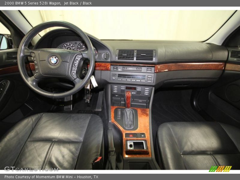 Dashboard of 2000 5 Series 528i Wagon