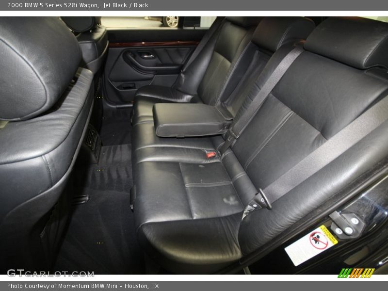 Rear Seat of 2000 5 Series 528i Wagon