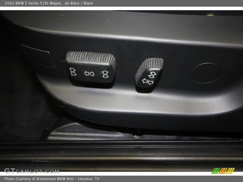 Controls of 2000 5 Series 528i Wagon