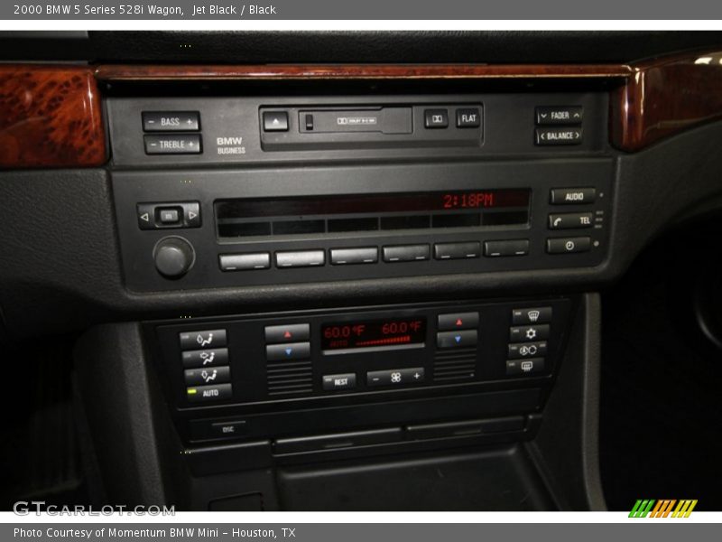 Controls of 2000 5 Series 528i Wagon