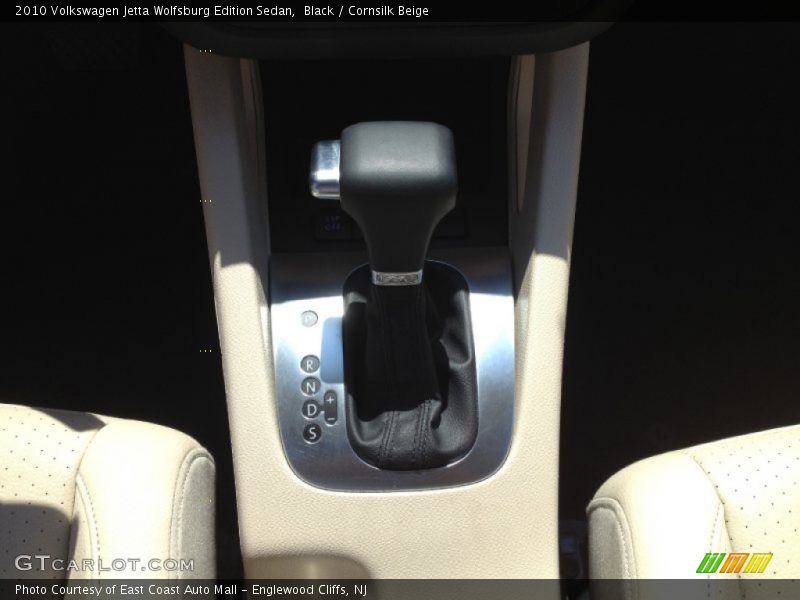 Black / Cornsilk Beige 2010 Volkswagen Jetta Wolfsburg Edition Sedan