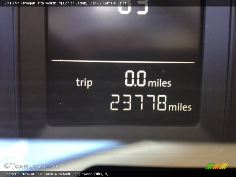 Black / Cornsilk Beige 2010 Volkswagen Jetta Wolfsburg Edition Sedan