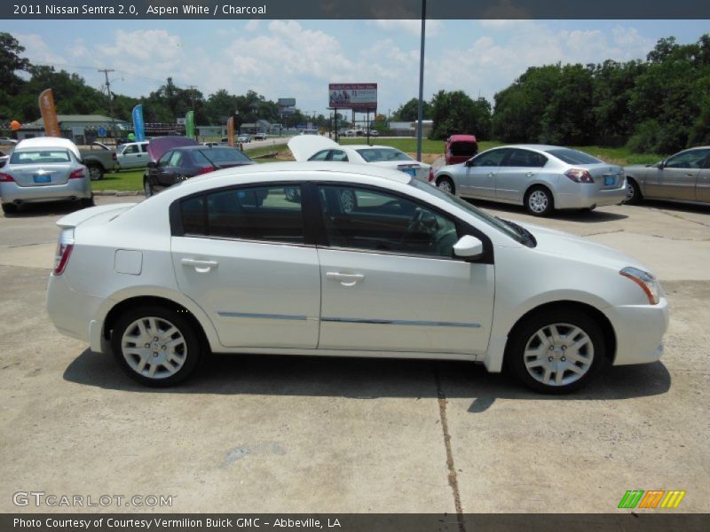 Aspen White / Charcoal 2011 Nissan Sentra 2.0