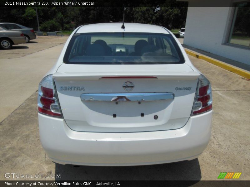 Aspen White / Charcoal 2011 Nissan Sentra 2.0
