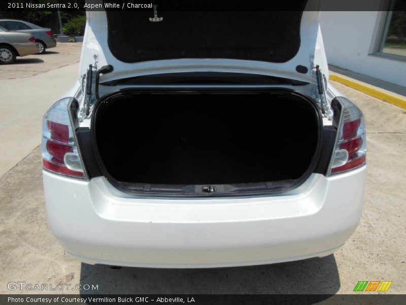Aspen White / Charcoal 2011 Nissan Sentra 2.0