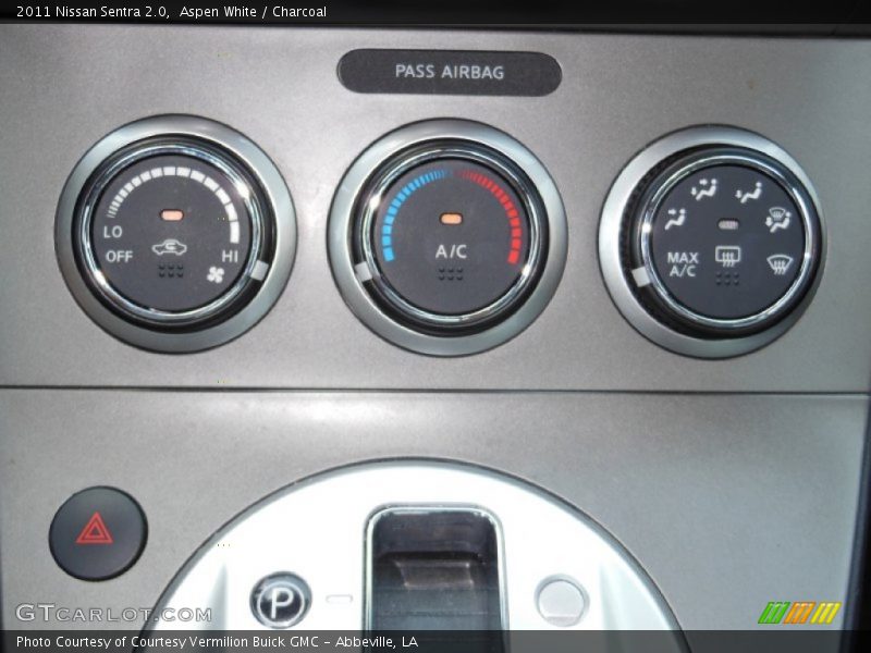 Aspen White / Charcoal 2011 Nissan Sentra 2.0