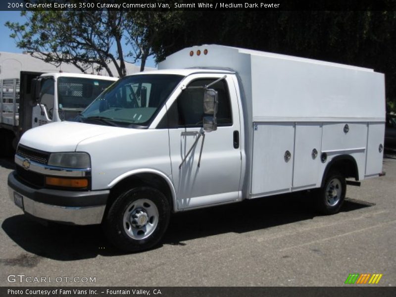 Front 3/4 View of 2004 Express 3500 Cutaway Commercial Van
