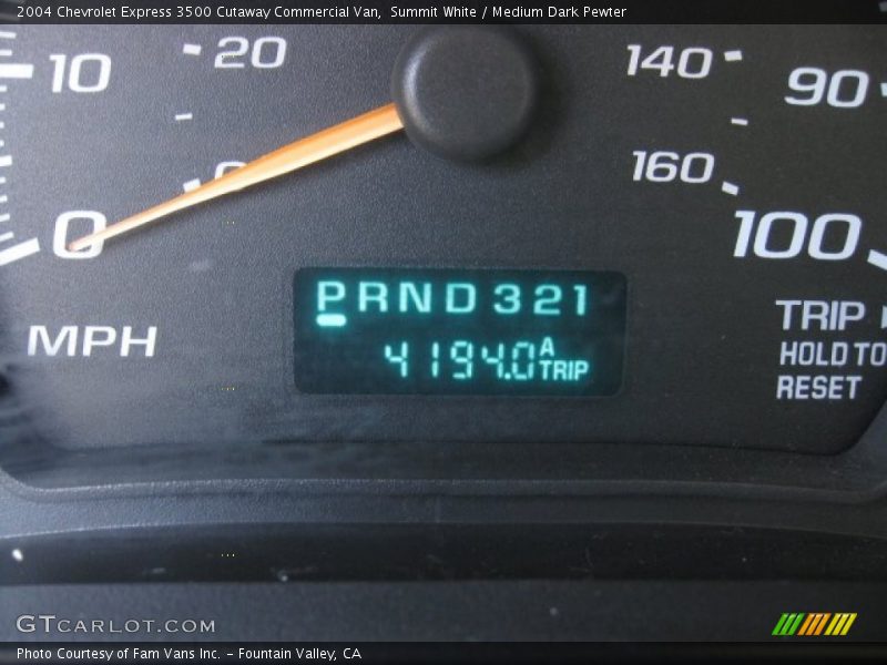Summit White / Medium Dark Pewter 2004 Chevrolet Express 3500 Cutaway Commercial Van
