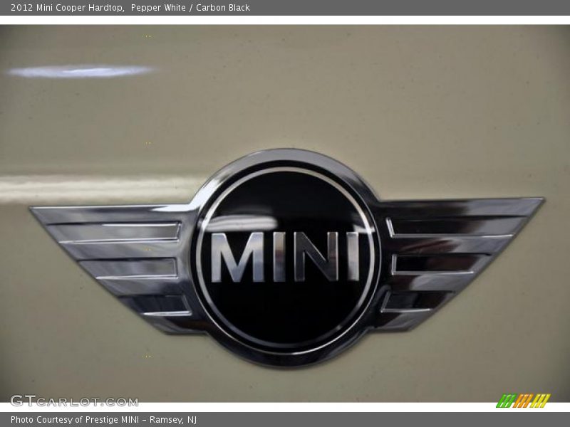 Pepper White / Carbon Black 2012 Mini Cooper Hardtop