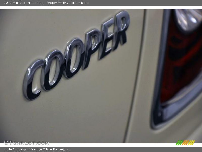 Pepper White / Carbon Black 2012 Mini Cooper Hardtop