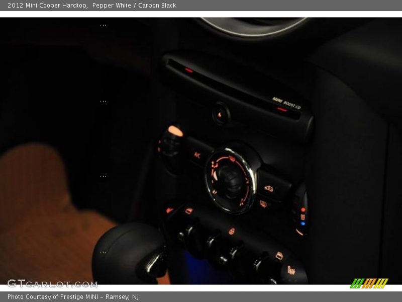 Pepper White / Carbon Black 2012 Mini Cooper Hardtop
