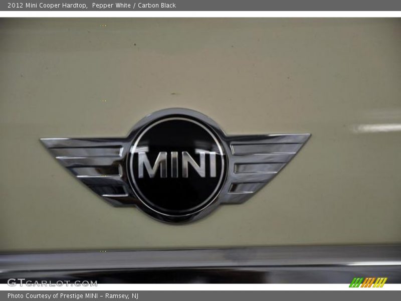 Pepper White / Carbon Black 2012 Mini Cooper Hardtop